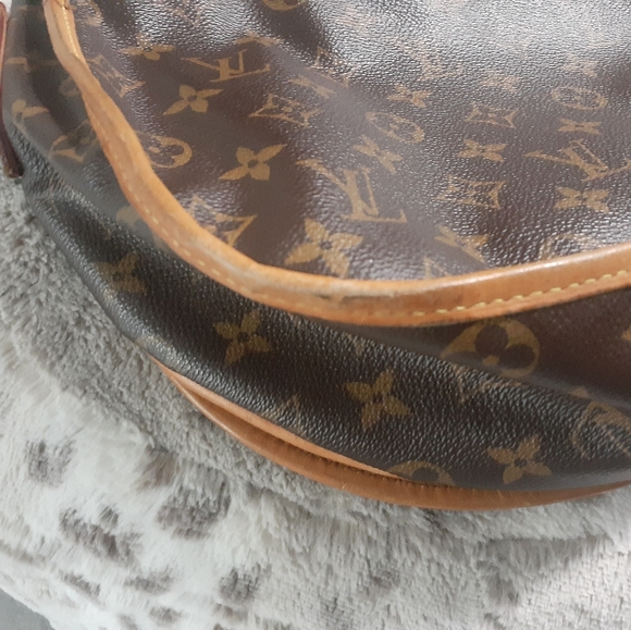 Louis Vuitton - Picture 15 of 16